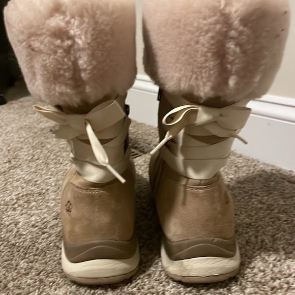 Ugg Bow Tie Boots - Picture 2 of 2